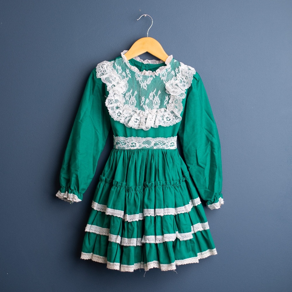 VINTAGE Green lace dress